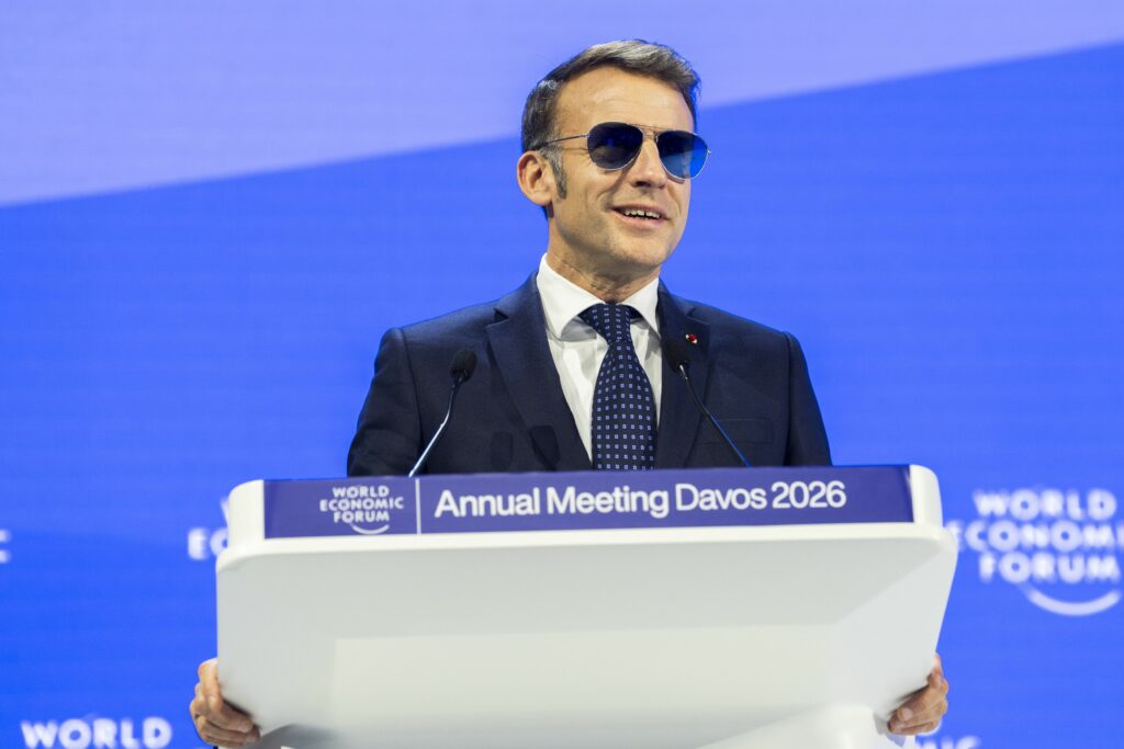 Ochelarii de soare ai lui Macron stârnesc furori pe rețelele sociale: „Suntem îngrijorați față de siguranța acestui domn”
