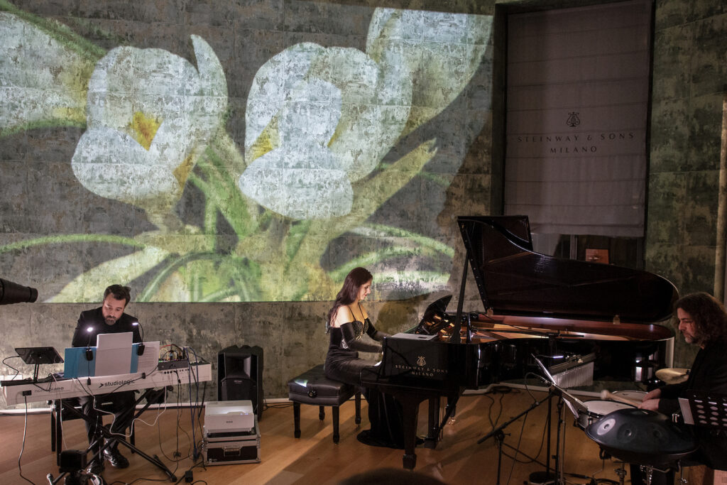 Debut strălucitor al turneului IMAGINE UNIVERSE prezentat de pianista Sînziana Mircea la Milano, într un concert imersiv sold out