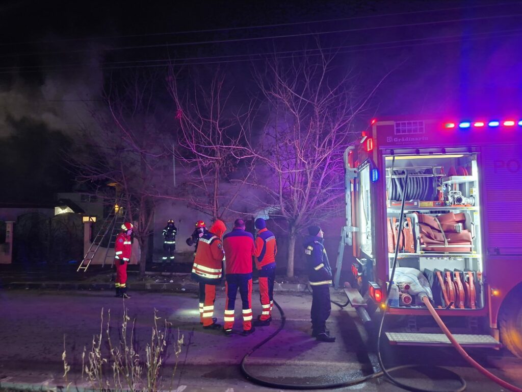 Bărbat găsit carbonizat într-o locuință care a ars în Brăila