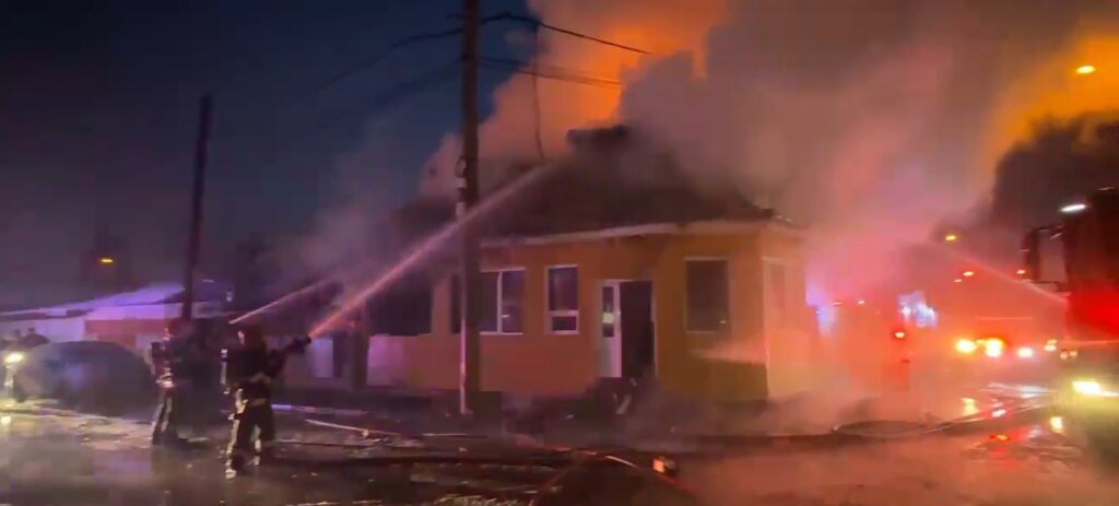 Incendiu în Sectorul 5 al Capitalei. Două persoane au suferit arsuri