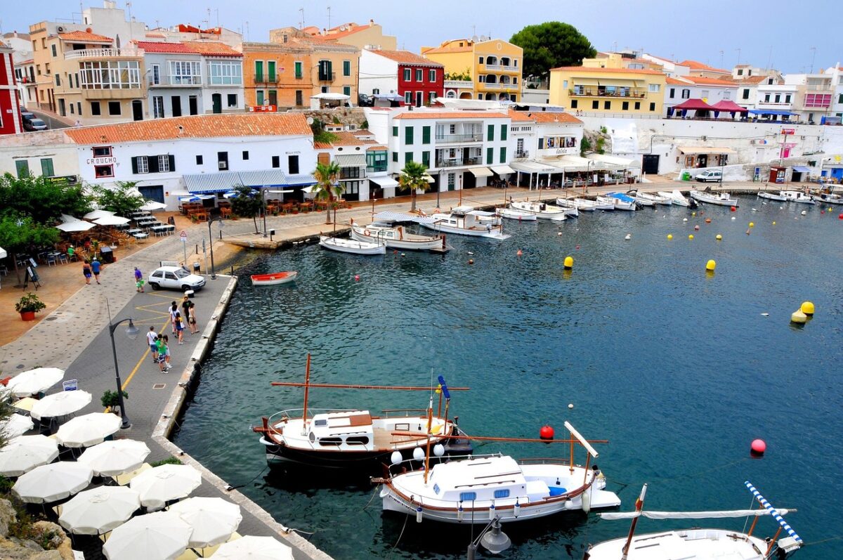 Mallorca și Ibiza limitează turiștii anuali