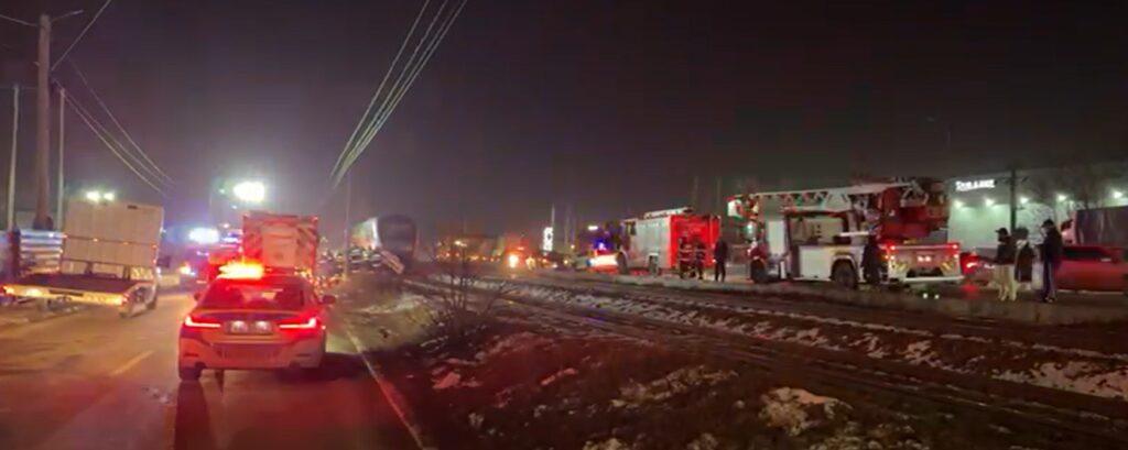 Accident feroviar lângă București: o persoană încarcerată, intervenție în desfășurare