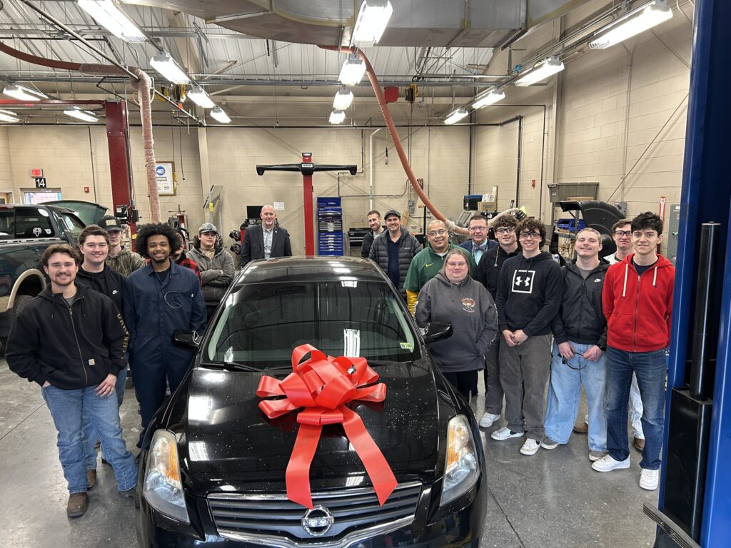 Fapte bune: Elevii unui liceu repară mașini și le donează mamelor singure: „Chiar schimbați lumea”