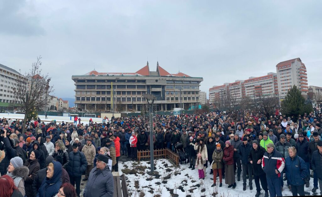 Peste 2.000 de persoane au protestat la Miercurea Ciuc față de majorarea taxelor și impozitelor