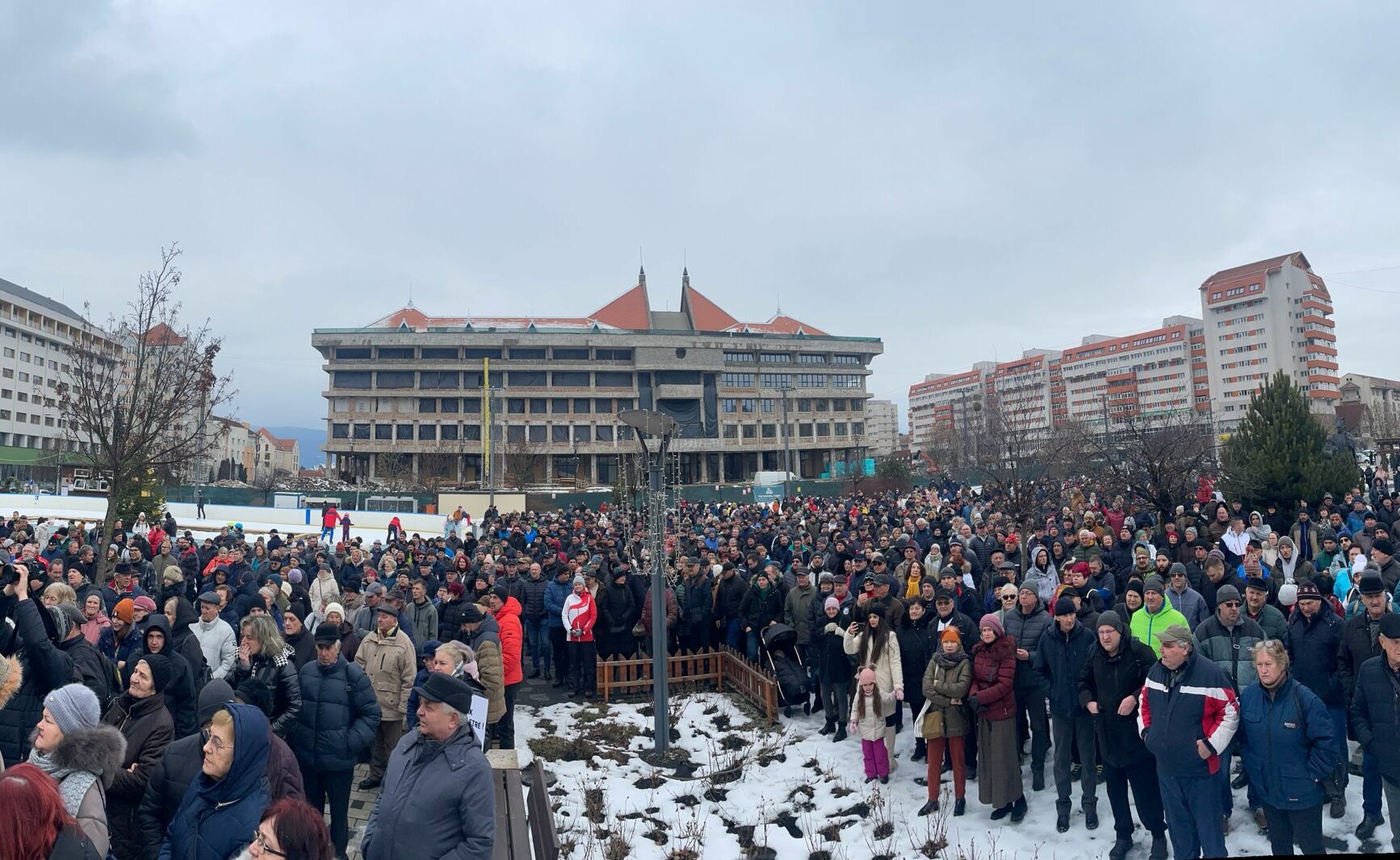 Peste 2.000 de persoane protestează la Miercurea Ciuc