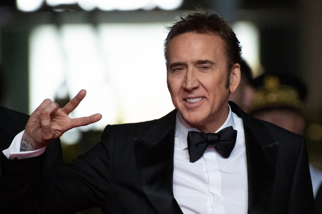 Primul exemplar al benzilor desenate cu Superman, care fusese furat de la Nicolas Cage, s-a vândut cu 15 milioane de dolari