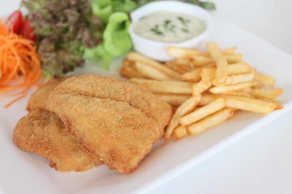 O afacere de succes. Un restaurant care oferă doar pește și cartofi prăjiți rezistă de 131 de ani, la intrare este coadă