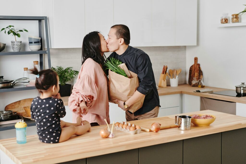 Care sunt cele 7 obiceiuri practicate de cuplurile fericite, potrivit unui specialist în relații