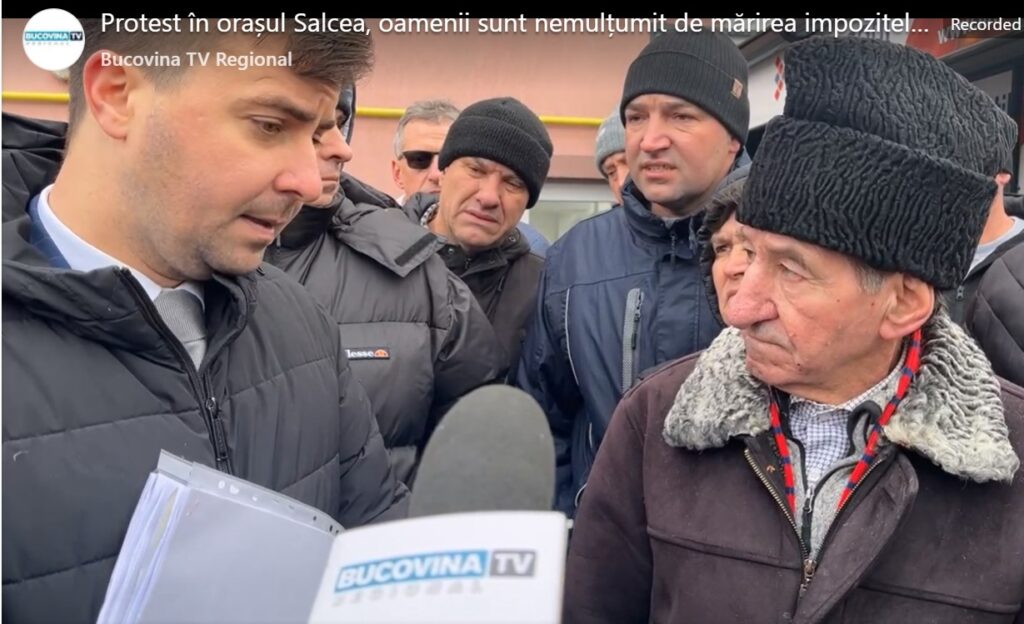 Prima zi de lucru la o primărie din Suceava, marcată de protest: Taxa de salubrizare triplată îi revoltă pe localnici