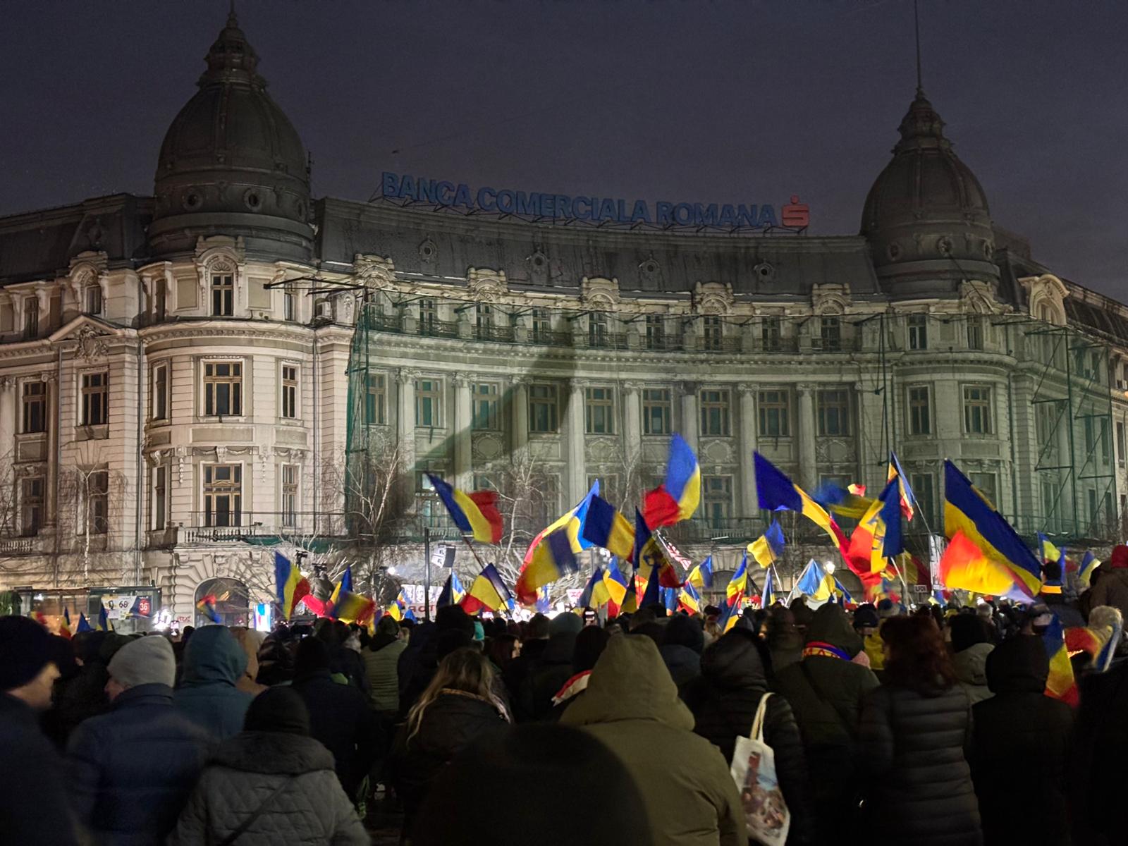 Sute de persoane la protestul „împotriva Legii Vexler”, organizat de Claudiu Târziu și susținut de AUR