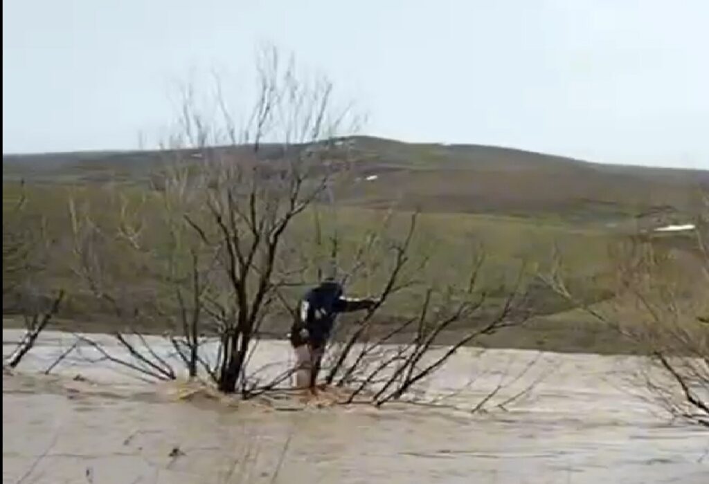 Dolj: Bărbat care traversa un râu, surprins de creșterea bruscă a nivelului apei