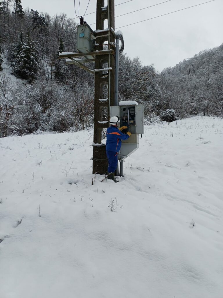 Aproape 650 de gospodării mai au probleme cu alimentarea cu energie electrică. Câteva zeci de mii au fost reconectate în 24 de ore