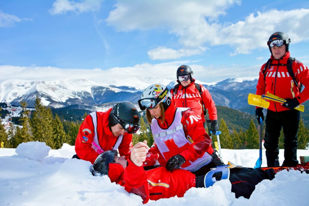 Intervenții Salvamont: 39 de turiști au ajuns la spital