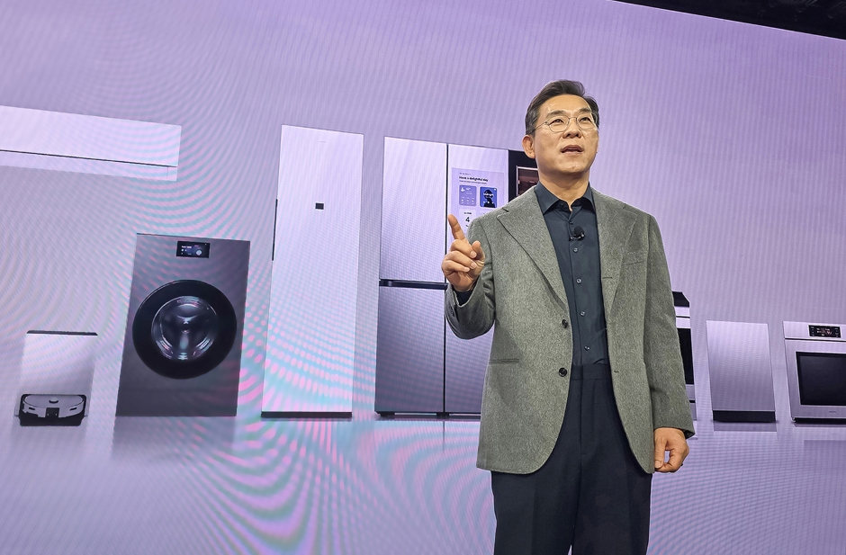 Frigidere cu uși controlate prin voce și cu inteligență artificială, prezentate la CES 2026