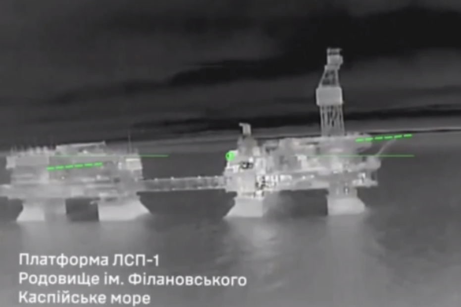 Ucraina a lovit trei platforme petroliere rusești din Marea Caspică, potrivit rapoartelor militare