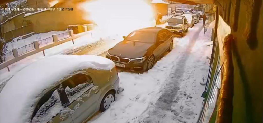 Explozie la o anexă a Poliției Lugoj. Trei persoane afectate, una rănită grav. / IPJ: Clădirea nu era racordată la gaz