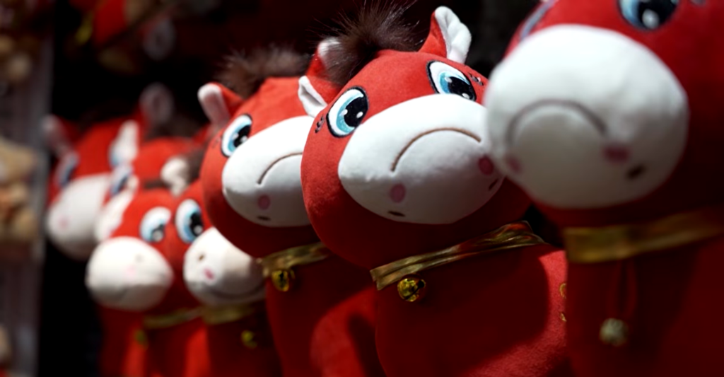 „Căluțul plângăcios” din Yiwu, fenomen viral înainte de Anul Nou Lunar