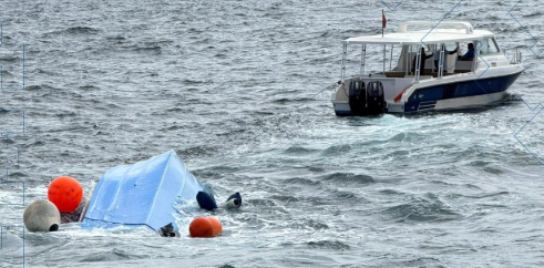 O barcă cu 25 de turiști la bord s-a răsturnat în largul coastelor Omanului. Trei persoane au murit