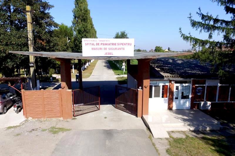 Prisoner admitted to psychiatric hospital in Timiș County escaped in employee’s car