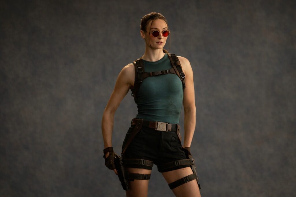 Lara Croft are un nou chip: Sophie Turner din Game of Thrones, protagonista noului serial Tomb Raider de la Prime Video