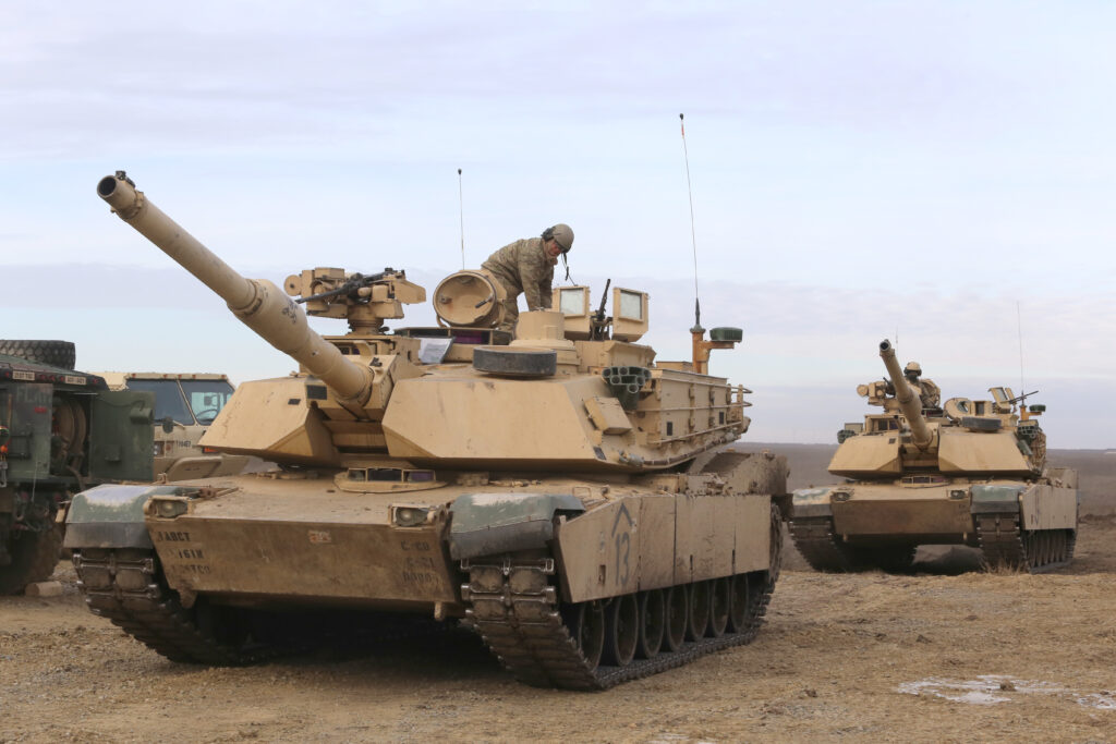 Tancuri Abrams ale Armatei SUA, dislocate la Smârdan pentru exerciții cu militarii români