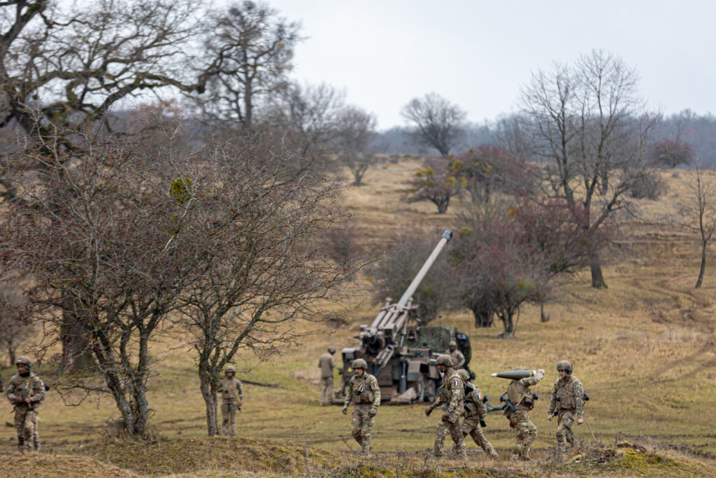 Cum testează NATO interoperabilitatea artileriei la Cincu, în cadrul Dynamic Front 26