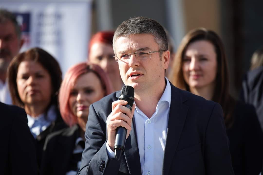 Guvernul schimbă regulile pentru protejarea industriei de apărare