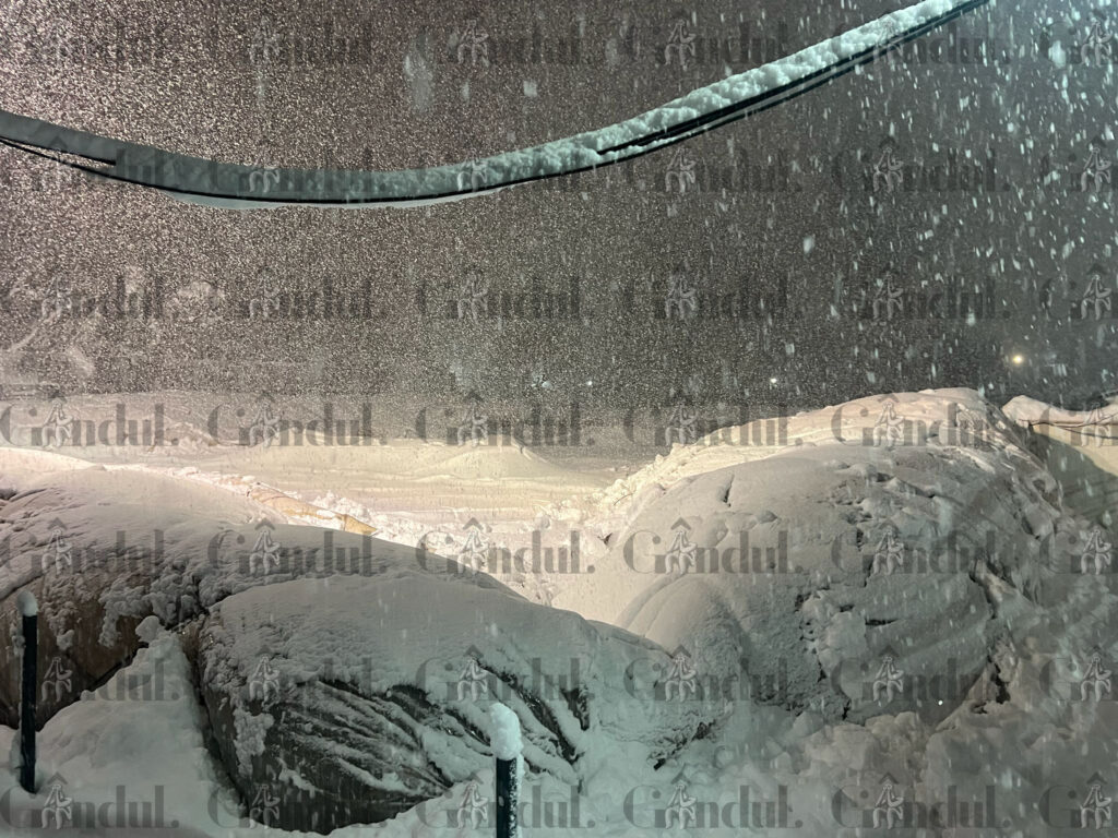 Efectele ninsorii în București: Mai multe baloane de tenis s-au prăbușit din cauza zăpezii