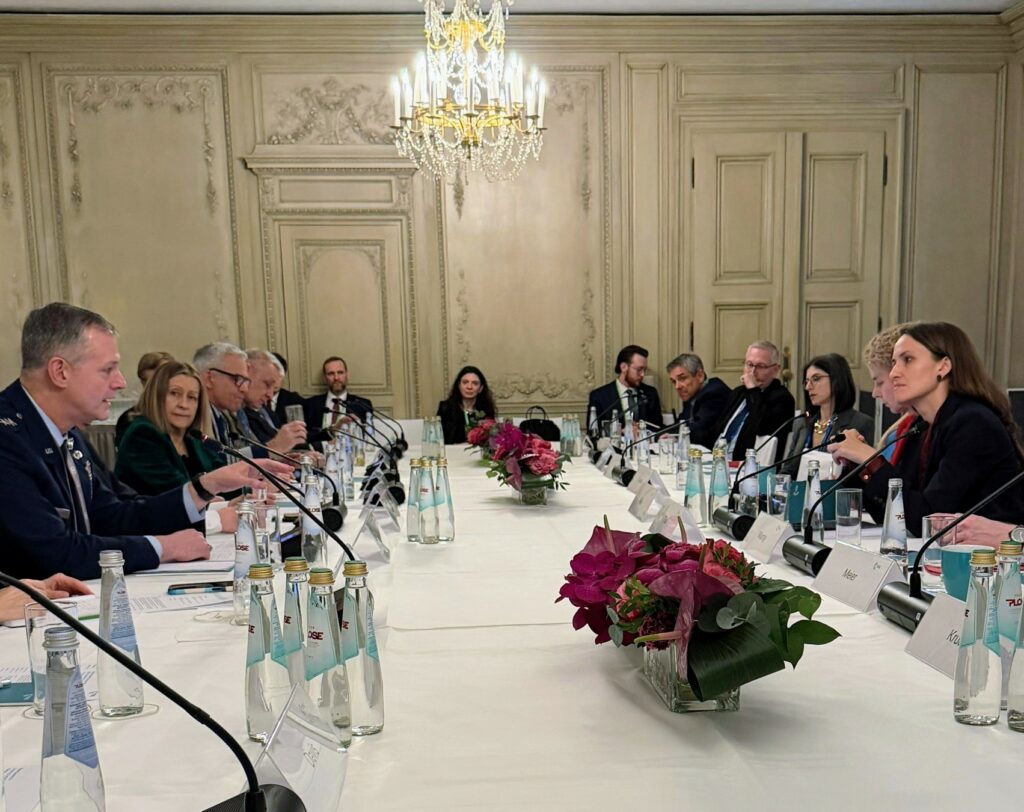 Oana Țoiu, discuții cu generalul Grynkewich despre determinarea NATO pentru descurajarea și apărarea în regiunea Mării Negre în cadrul oferit de misiunea NATO Santinela Estului