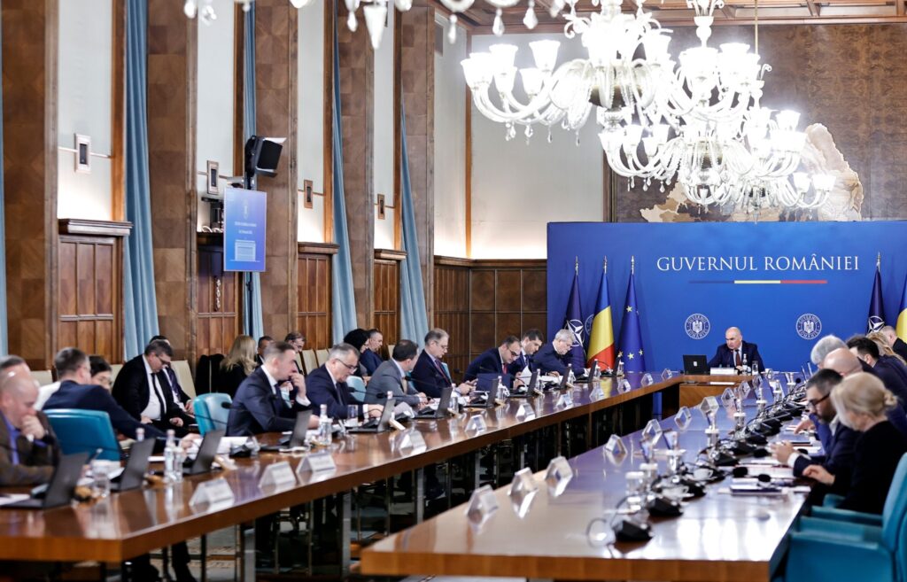Ședința de Guvern programată joi seara, la ora 18.00, ar urma să includă pe agendă mai multe proiecte importante, pe lângă bugetul pe 2026