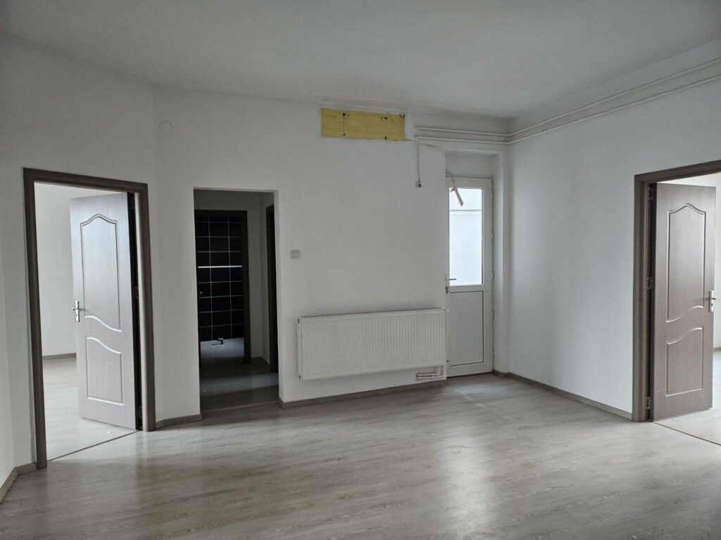 „Poftiți în locuința unde chiria lunară costă 46 de lei!” Ciprian Ciucu dezvăluie că în București sunt 4050 de locuințe cu prețuri „de neimaginat”