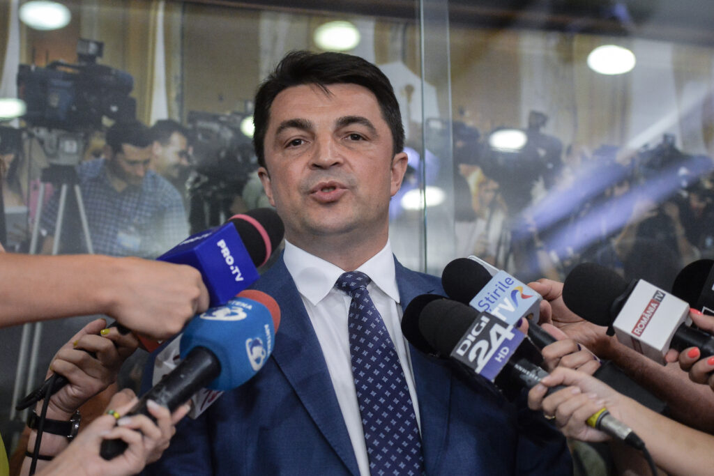 Daniel Breaz, fostul ministru al Culturii în guvernul Dăncilă, în cărți pentru Educație