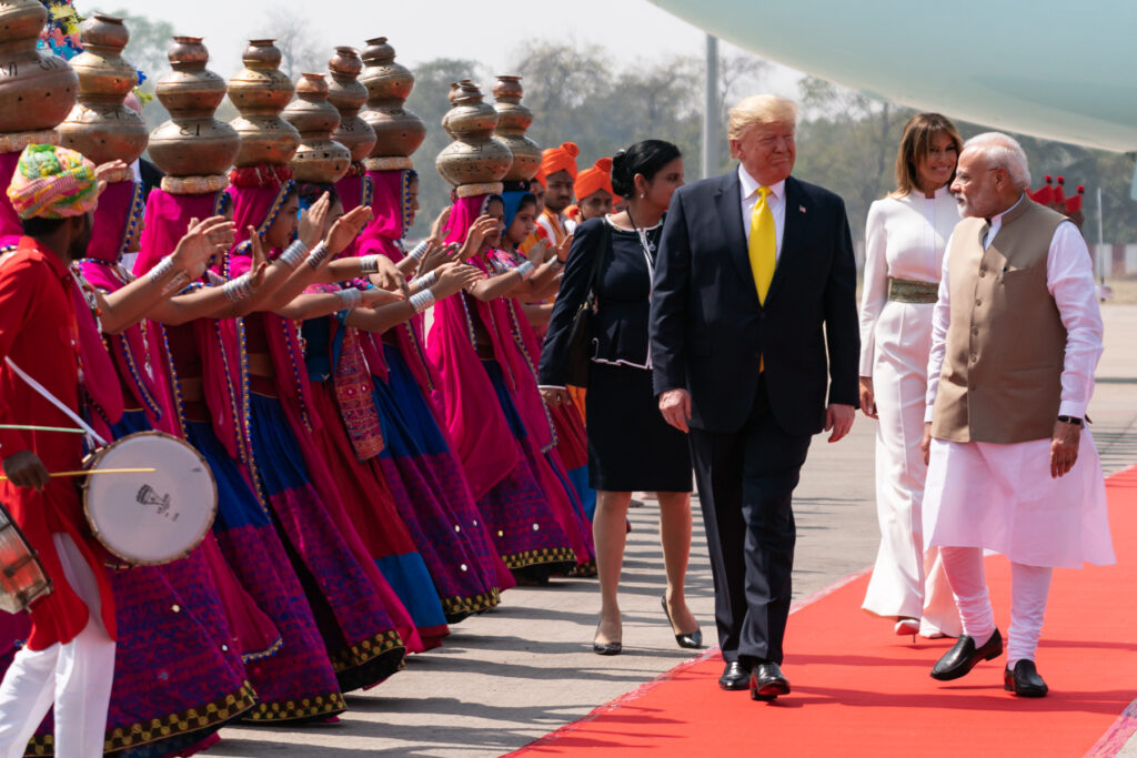 Înțelegerea ce ar putea să arunce economia Rusiei în aer. Trump și Modi au bătut palma