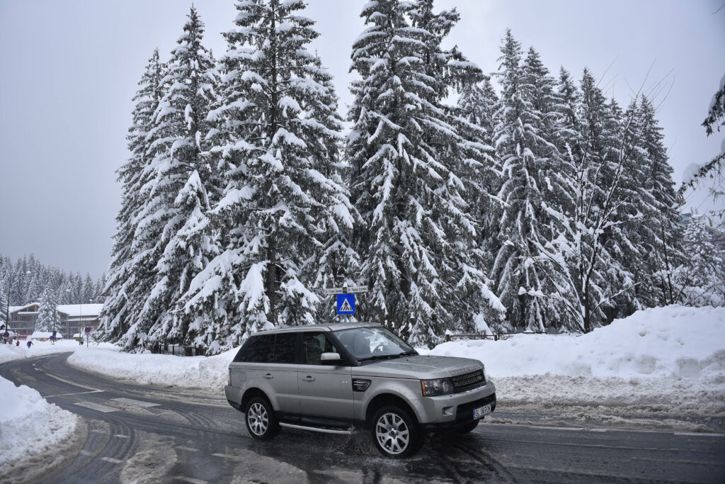 Ministrul Transporturilor a discutat cu responsabilii fiecărui mod de transport, în contextul codurilor meteo de viscol și ninsori