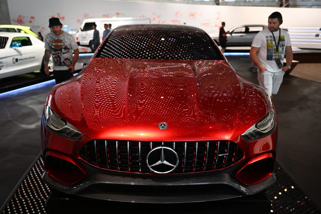 Zeci de mii de mașini străine ajung în Rusia prin China, ocolind sancțiunile legate de războiul din Ucraina