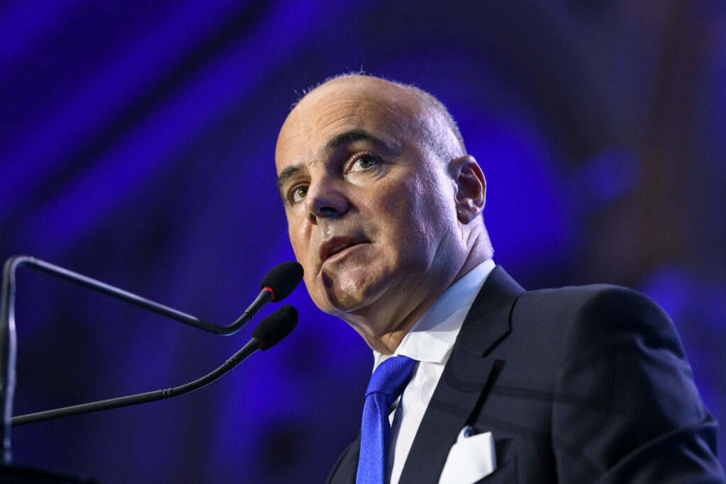 Rareș Bogdan critică luptele interne din PNL și cere o schimbare de viziune economică pentru România