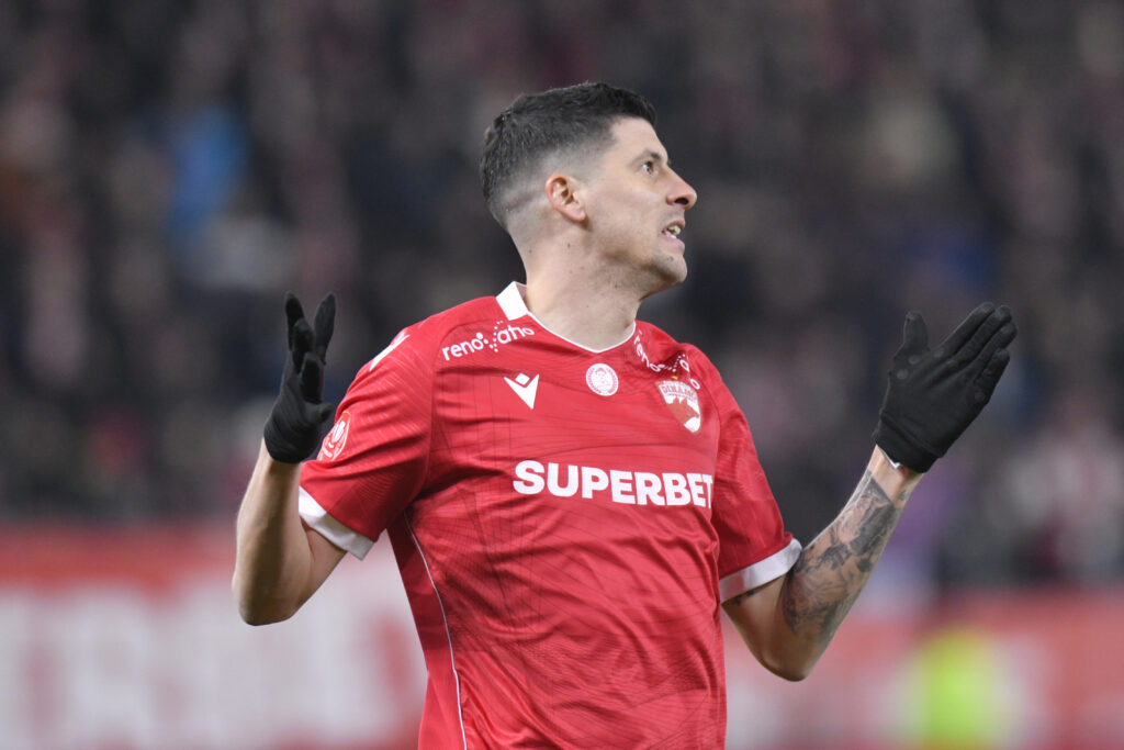Dinamo București a reziliat contractul cu atacantul Stipe Perica