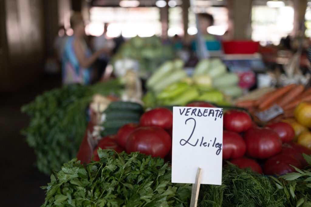 Exportăm grâu, importăm porc şi cartofi: paradoxul care costă România miliarde