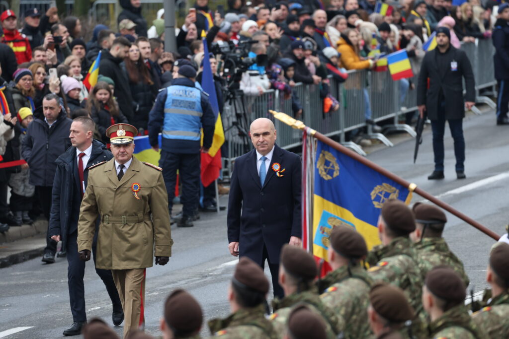 Bolojan vrea să crească vârsta de pensionare pentru militari și polițiști, după decizia CCR privind pensiile magistraților: „Ne propunem ca în luna martie”