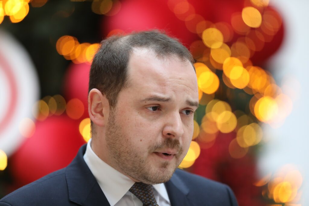 „La ora 12 se filmează în spitale private”. Rogobete, după greva evitată la limită: „Susțin plata pe performanță”