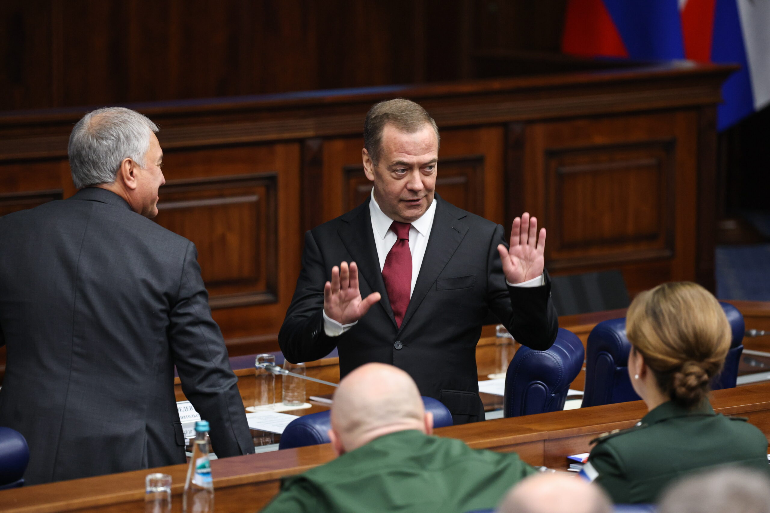 Medvedev amenință Franța și Marea Britanie cu nucleare
