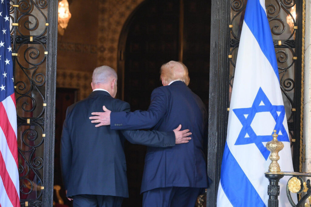 Întâlnire crucială Netanyahu-Trump în timp ce Iranul amenință bazele americane
