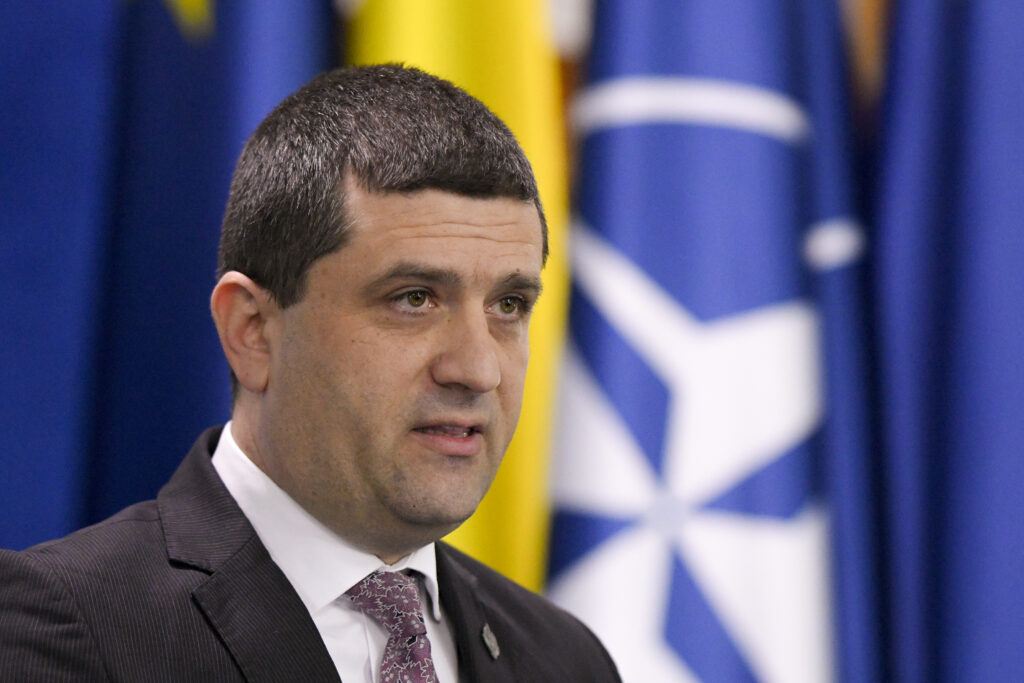 Radu Miruță atrage atenția asupra unui ansamblu imobiliar din Craiova, ridicat în apropierea unui depozit de muniții: „Corupția nu are mulți părinți”