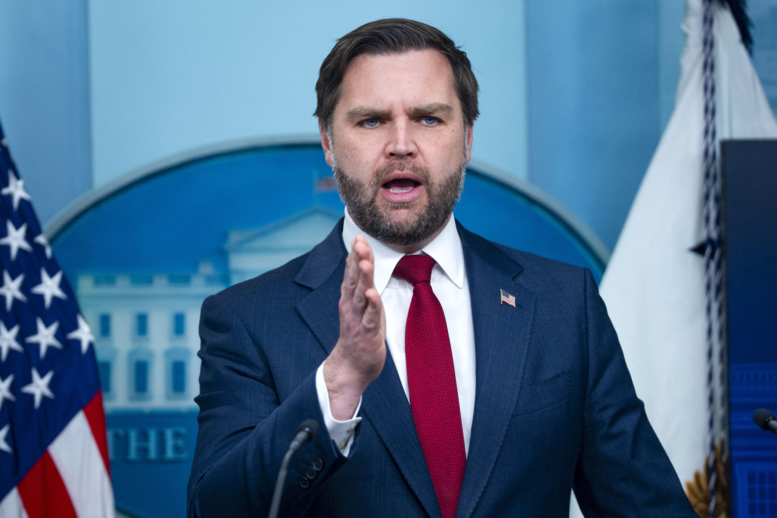 JD Vance îl avertizează pe Papa Leon al XIV-lea