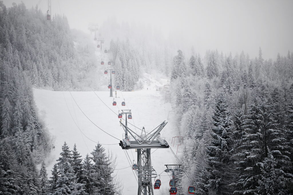 DSU: Risc mare de avalanșă în Munții Făgăraș și Munții Bucegi. Ce trebuie să știe cetățenii?