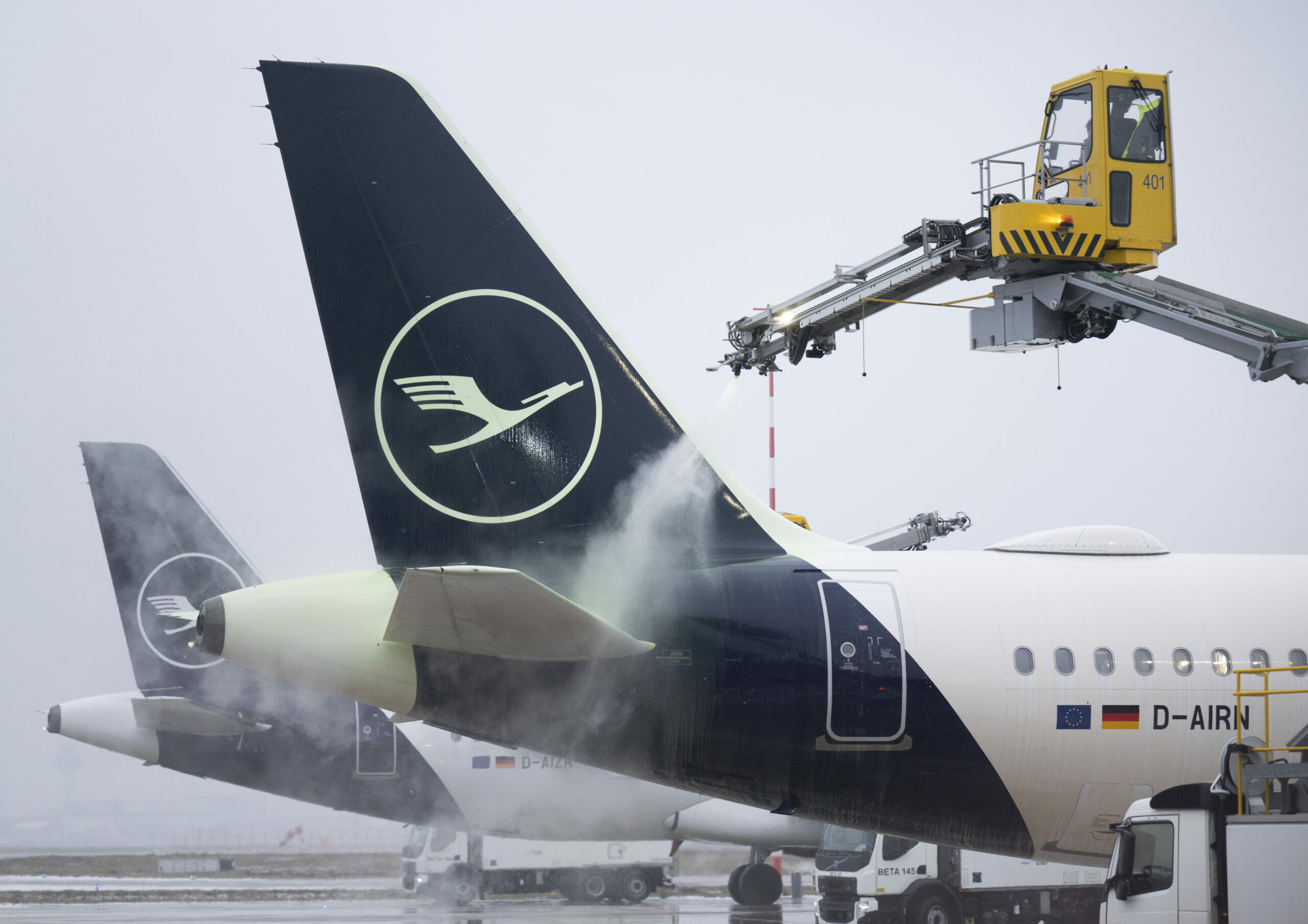 Intervenția lui Merz solicitată după suspendarea zborurilor Lufthansa