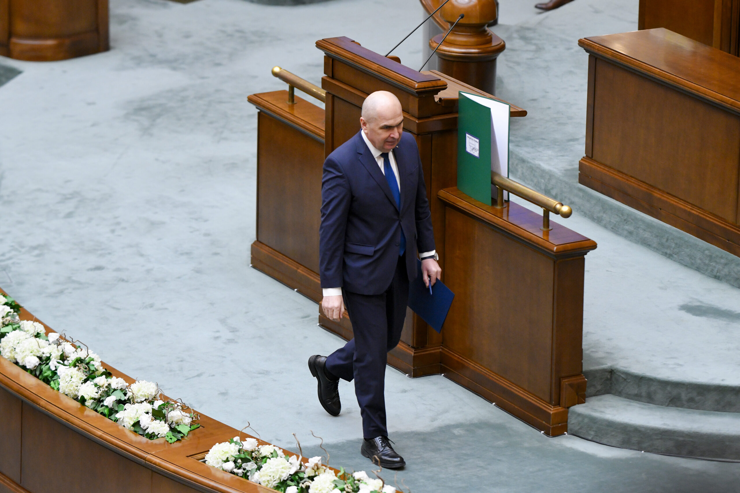 Trei moțiuni simple împotriva Guvernului Bolojan
