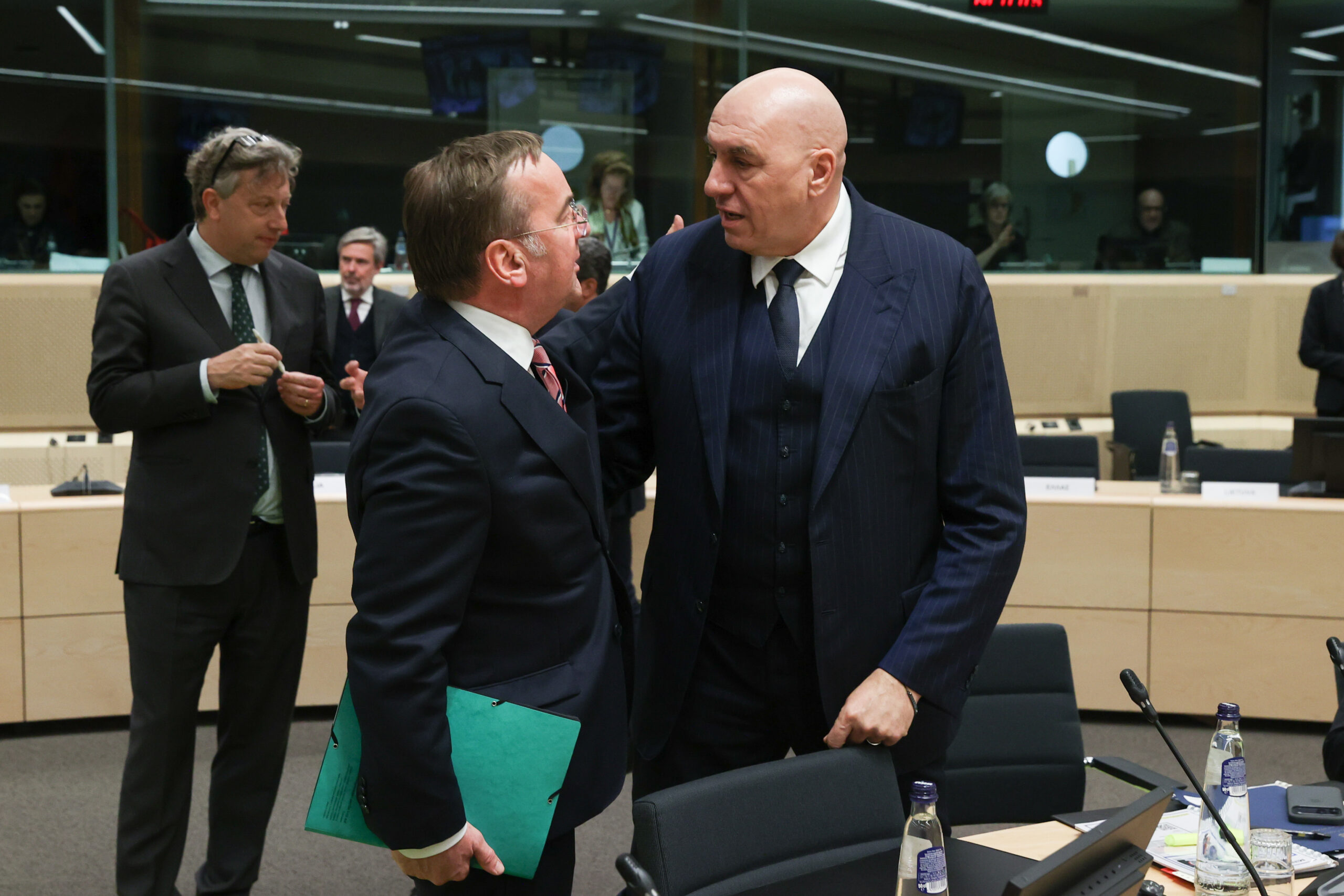 Ministrul apărării italian blocat în Dubai