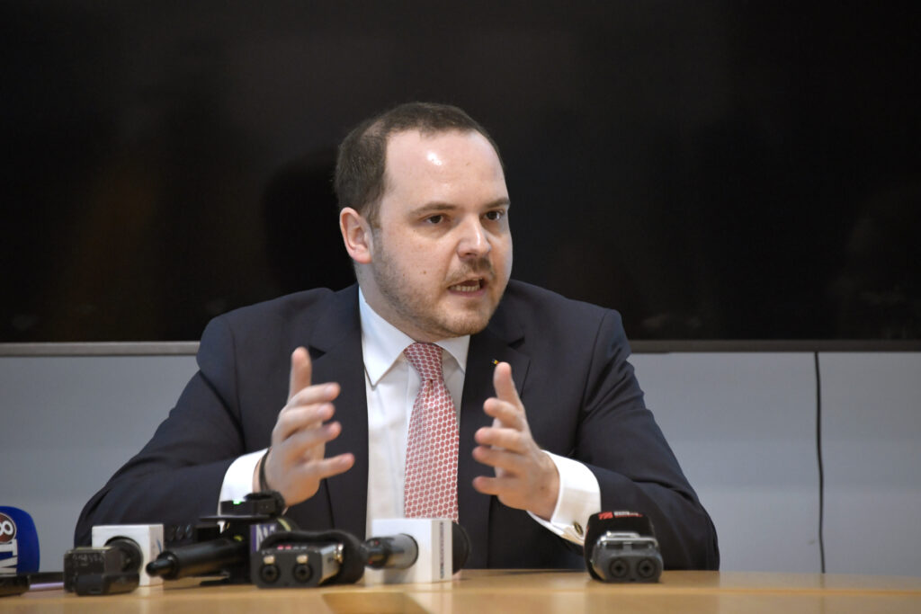 Alexandru Rogobete, după cazul medicului care opera la privat în timpul programului de la stat: Nu funcționează doar cu vorba bună. Voi declanșa un control național extins