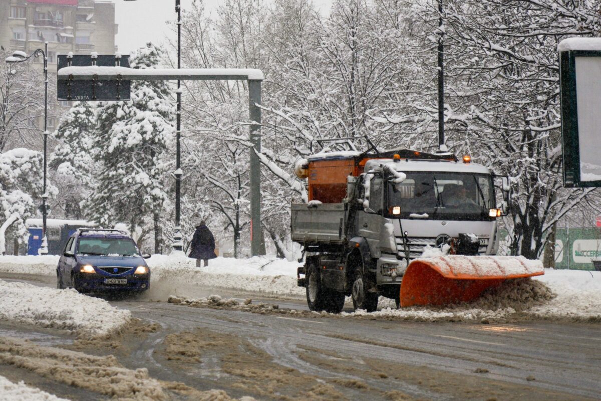 Restricții de trafic pe autostrăzi din cauza ninsorii